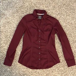 Express Essential V neck shirt maroon with cheetah